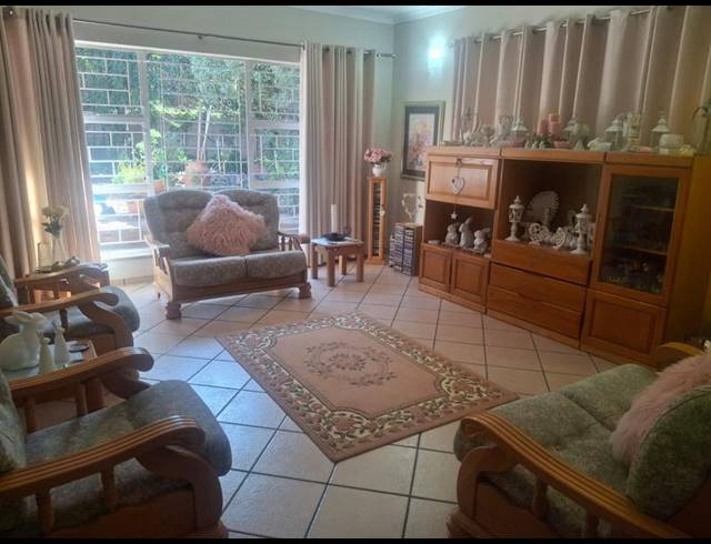 4 BEDROOM HOUSE FOR SALE IN VANDERBIJLPARK SE 3